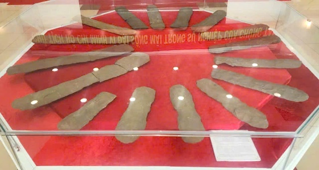 Bộ đàn đá Đắk Sơn.