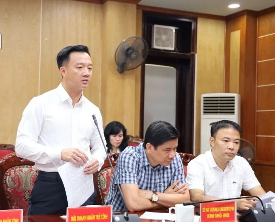 Lãnh đạo Hội Doanh nhân trẻ phát biểu tại hội nghị.