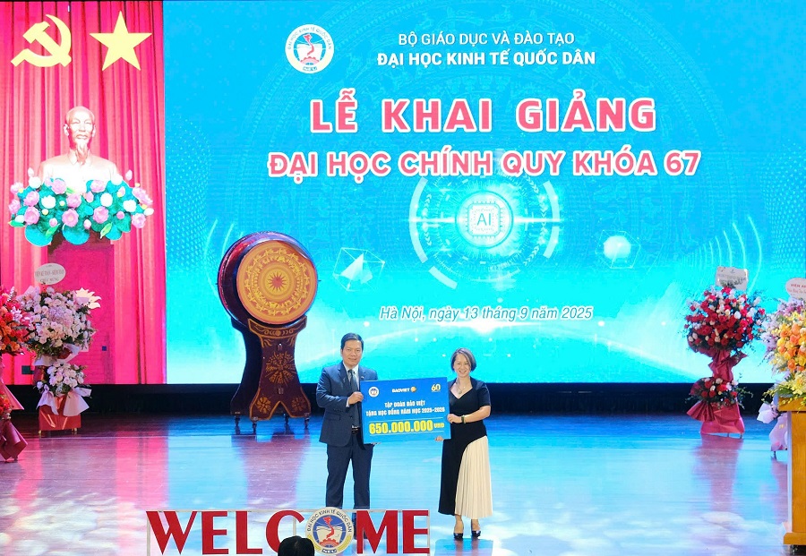 Bảo Việt dành hơn 8 tỷ đồng trao Quỹ học bổng “Bảo Việt - Niềm tin thắp sáng tương lai”