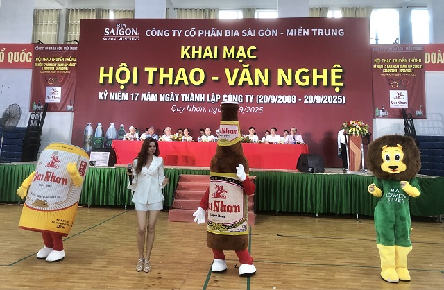 Một tiết mục văn nghệ mang thương hiệu “Bia Sài Gòn – Miền Trung” đầy ấn tượng. Ảnh: VH Một tiết mục văn nghệ mang thương hiệu “Bia Sài Gòn – Miền Trung” đầy ấn tượng. Ảnh: VH