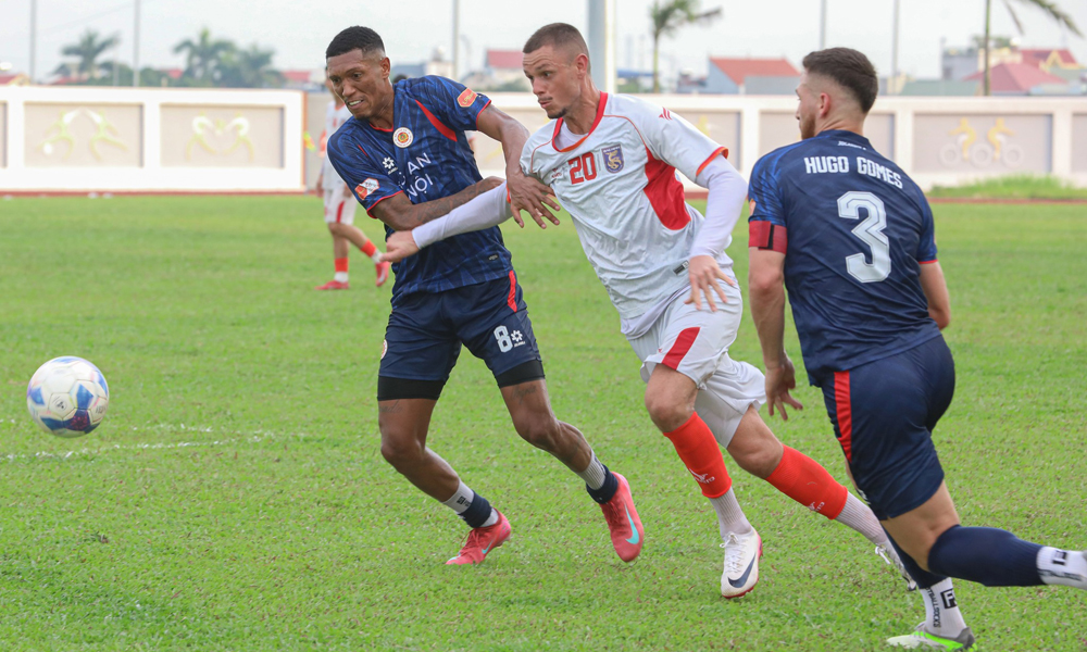 Các cầu thủ Câu lạc bộ FC Bắc Ninh luyện tập chuẩn bị giải đấu. Các cầu thủ Câu lạc bộ FC Bắc Ninh luyện tập chuẩn bị giải đấu.