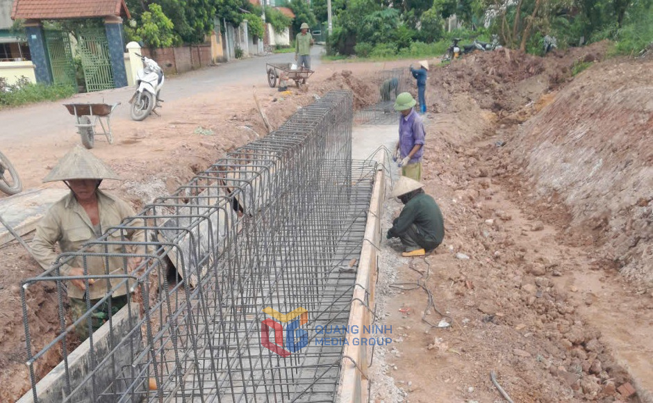 Tuyến đê Hồng Phong đang được thi công đạt 20% khối lượng so với hợp đồng, dự kiến hoàn thành trong tháng 11/2025.