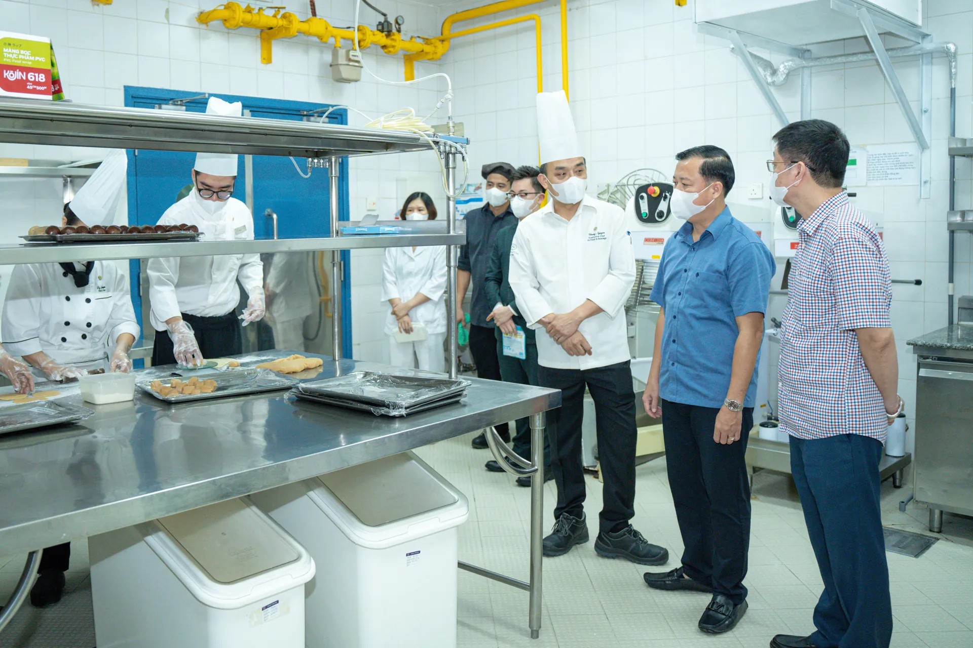 Hà Nội tăng cường kiểm soát an toàn thực phẩm tại Lễ hội giữa năm 2025