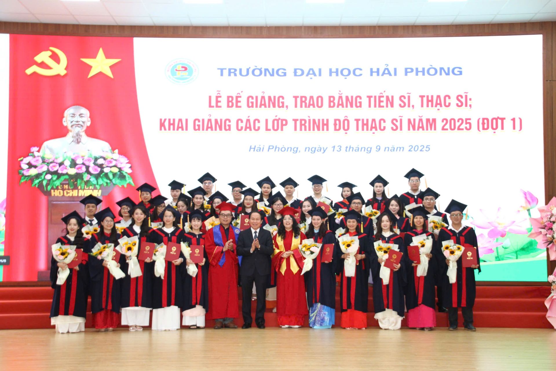 Lễ bế giảng, trao bằng Tiến sĩ, Thạc sĩ và khai giảng lớp Thạc sĩ năm 2025 tại Trường Đại học Hải Phòng