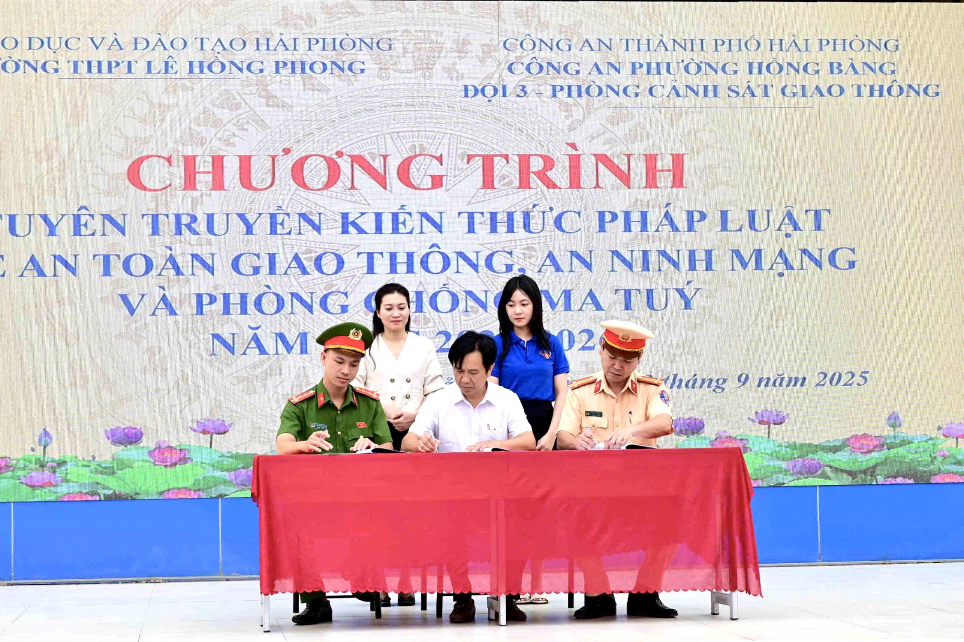 Các đơn vị ký kết chương trình phối hợp.