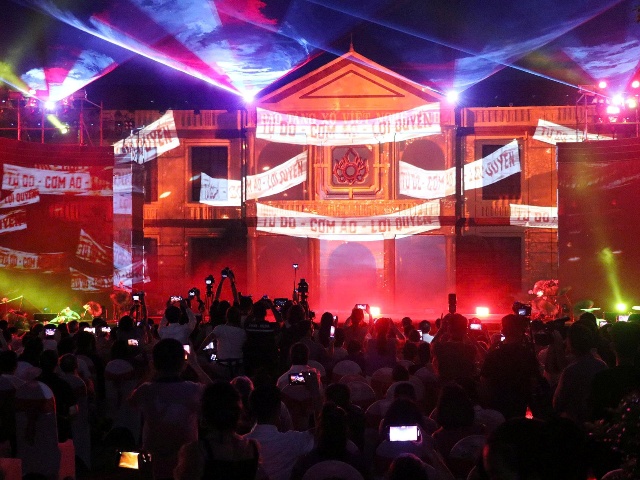 Ra mắt show trải nghiệm đêm “Lửa Xô Viết”. Ra mắt show trải nghiệm đêm “Lửa Xô Viết”.