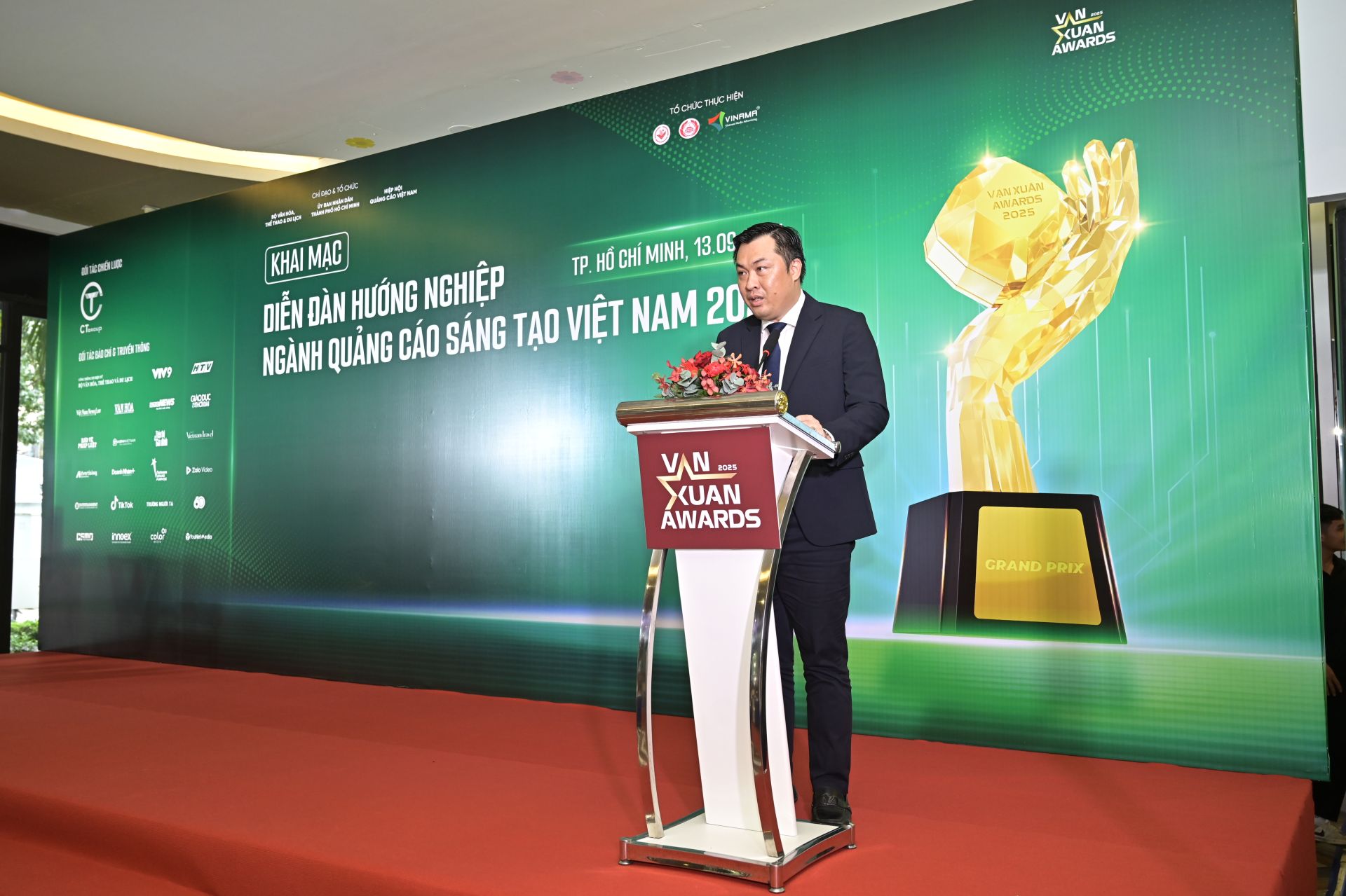 TS. Cao Văn Chóng – Phó Giám đốc Sở Văn hoá và Thể thao TP. HCM phát biểu tại diễn đàn