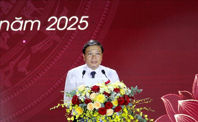 Chủ tịch UBND tỉnh Nghệ An Lê Hồng Vinh phát biểu tại buổi lễ. Ảnh: Văn Tý/TTXVN