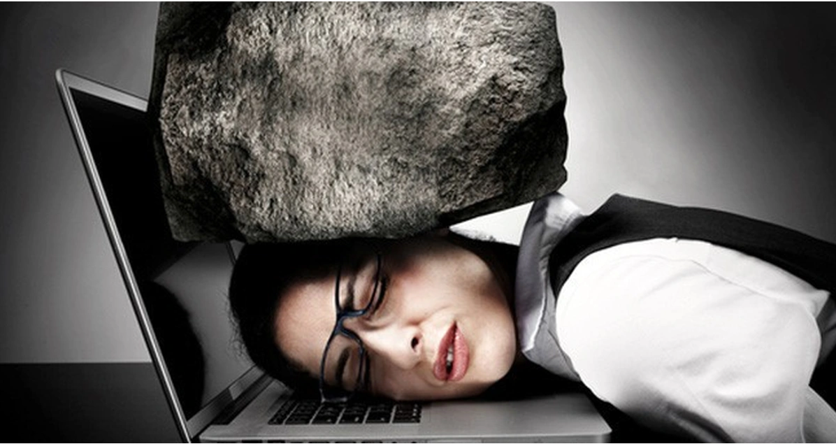 Ngủ không sâu gây mệt mỏi, đầu nặng, trống rỗng, không thiết tha gì