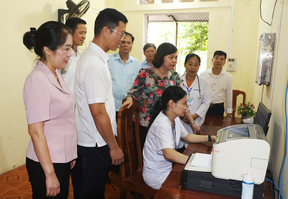 Đoàn giám sát kiểm tra cơ sở vật chất khám, chữa bệnh tại Trạm Y tế Hương Sơn. Đoàn giám sát kiểm tra cơ sở vật chất khám, chữa bệnh tại Trạm Y tế Hương Sơn.