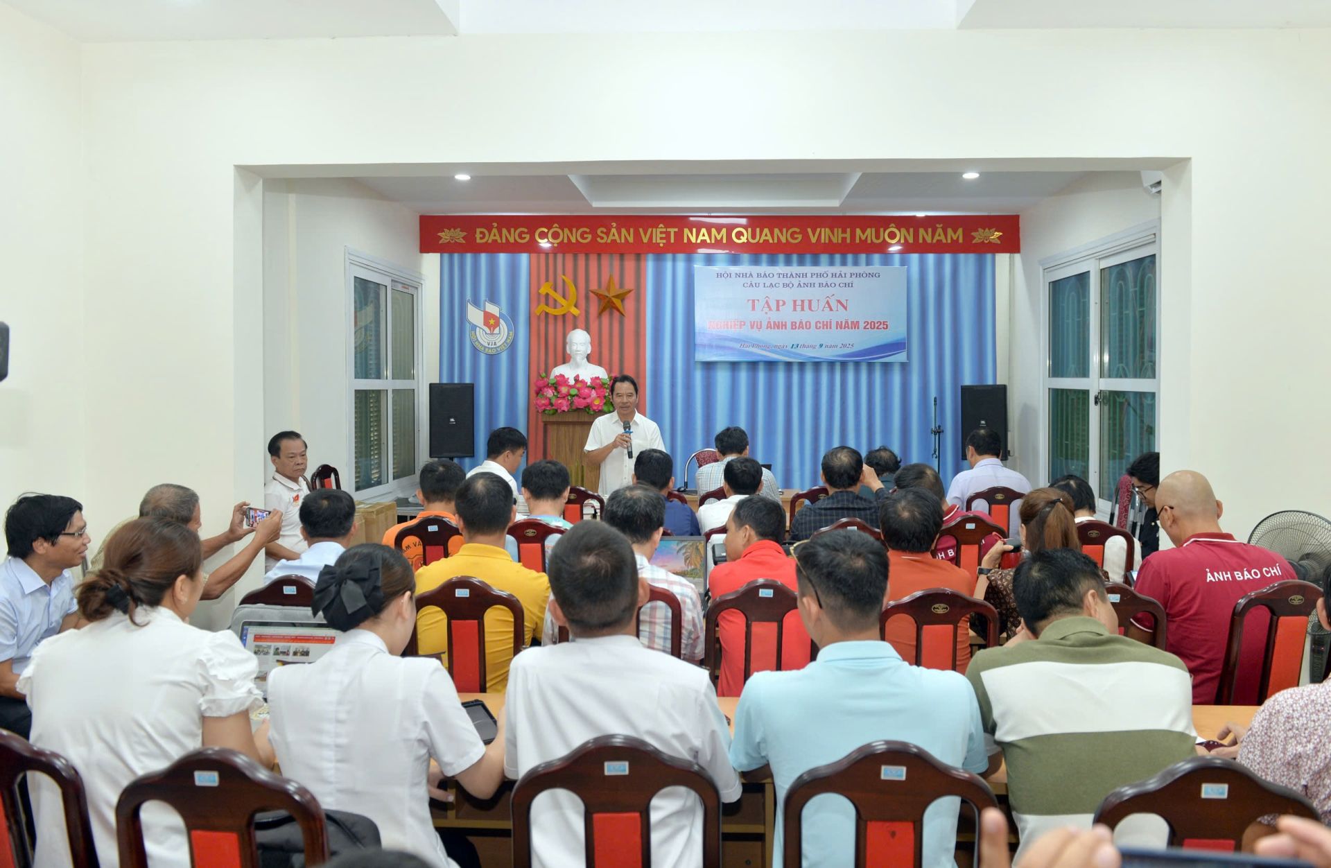 Tập huấn ảnh báo chí và ngôn ngữ tạo hình nhiếp ảnh nghệ thuật