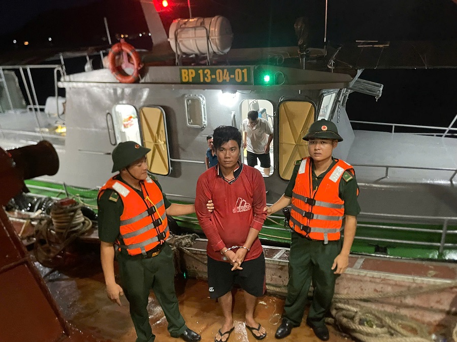 Đồn Biên phòng Côn Đảo phát hiện, bắt giữ đối tượng truy nã lẩn trốn trên tàu cá