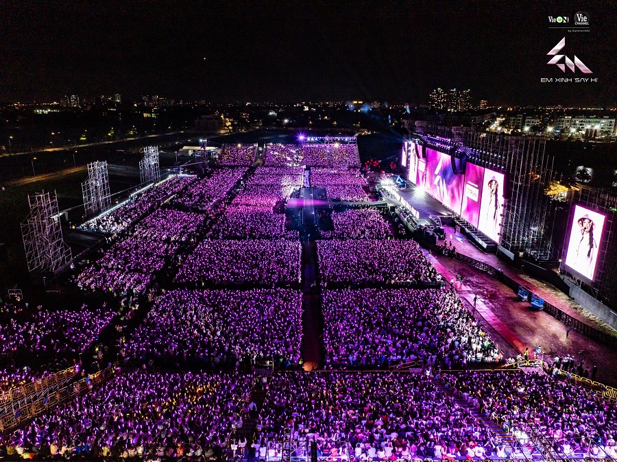 Sắc tím thương hiệu TPBank bao trùm tại Concert Em Xinh “Say Hi”tối 13/9, tại TP.HCM.