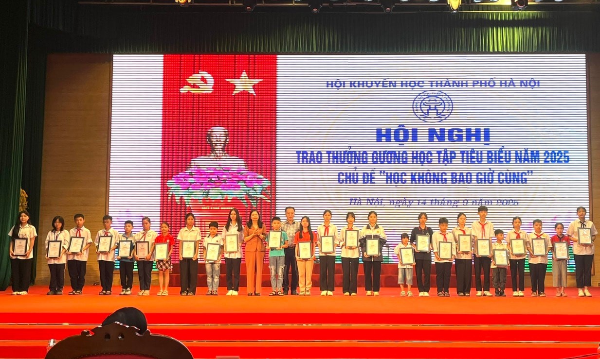 Hà Nội: Trao học bổng cho 221 gương học tập tiêu biểu năm 2025