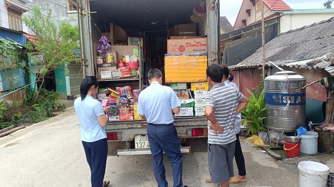 Thái Nguyên: Hai hộ kinh doanh bị phạt 5,5 triệu đồng, tiêu hủy hơn 3.600 sản phẩm lậu