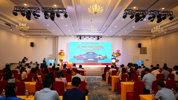 Quang cảnh buổi lễ trao thưởng Quang cảnh buổi lễ trao thưởng