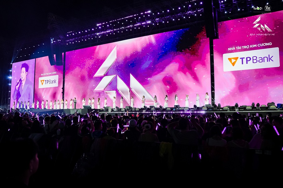 TPBank chính thức “giữ slot” Nhà tài trợ Kim Cương cho đêm concert Em Xinh Say Hi tại thủ đô Hà Nội.