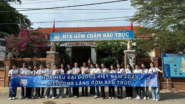 Thí sinh tại Làng gốm Bầu Trúc Thí sinh tại Làng gốm Bầu Trúc
