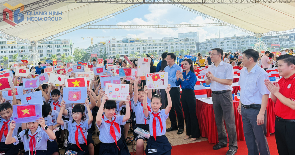 Hơn 500 thiếu thi tham gia hoạt động vẽ tranh Hơn 500 thiếu thi tham gia hoạt động vẽ tranh