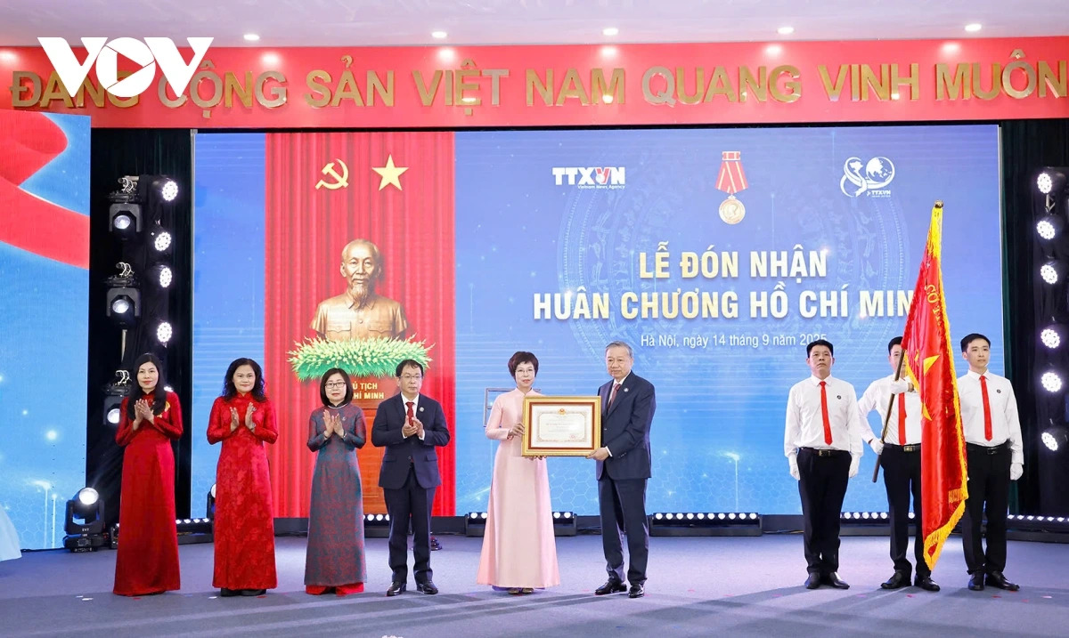 Tổng Bí thư Tô Lâm thay mặt các lãnh đạo Đảng, Nhà nước trân trọng trao Huân chương Hồ Chí Minh tặng Thông Tấn xã Việt Nam. Tổng Bí thư Tô Lâm thay mặt các lãnh đạo Đảng, Nhà nước trân trọng trao Huân chương Hồ Chí Minh tặng Thông Tấn xã Việt Nam.
