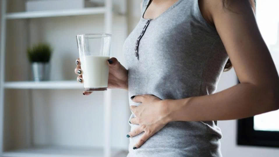 Nhiều người lựa chọn sữa thực vật như đậu nành, hạnh nhân để thay thế sữa bò