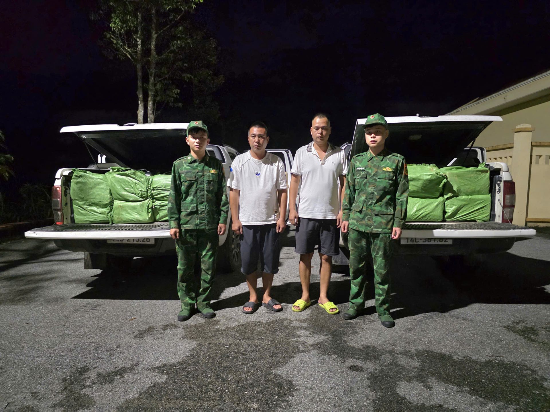 Biên phòng Quảng Ninh chặn đứng vụ vận chuyển hàng hóa nghi vấn trong đêm