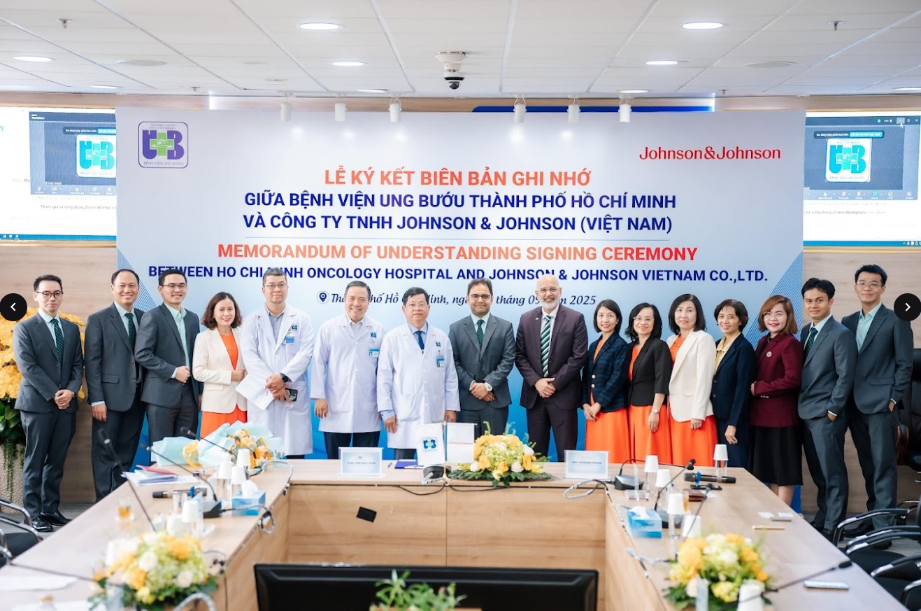 Biên bản ghi nhớ hợp tác vừa được ký kết giữa Johnson & Johnson Việt Nam và Bệnh viện Ung bướu TP. Hồ Chí Minh sẽ tập trung tối ưu hóa phác đồ điều trị ung thư phổi và ung thư tuyến tiền liệt