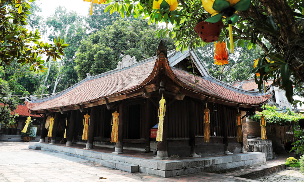 Khối kiến trúc Nhà Tổ đệ nhất (Cung tổ, cung Thánh tổ), thờ ba tổ sư khai sáng Thiền phái Trúc Lâm Yên Tử là Đức vua - Phật hoàng Trần Nhân Tông, thiền sư Pháp Loa và Thiền sư Huyền Quang. Khối kiến trúc Nhà Tổ đệ nhất (Cung tổ, cung Thánh tổ), thờ ba tổ sư khai sáng Thiền phái Trúc Lâm Yên Tử là Đức vua - Phật hoàng Trần Nhân Tông, thiền sư Pháp Loa và Thiền sư Huyền Quang.