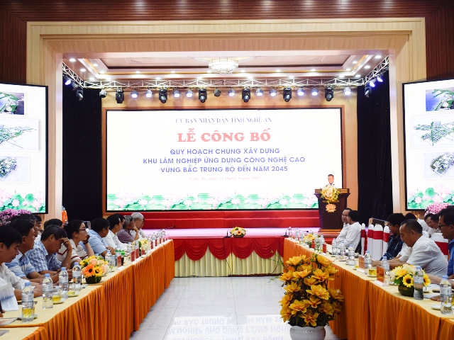 Quang cảnh Lễ công bố quy hoạch Khu lâm nghiệp ứng dụng công nghệ cao vùng Bắc Trung Bộ.