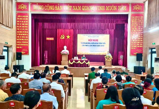 Quang cảnh Hội nghị tuyên dương điển hình tiên tiến lần thứ nhất, giai đoạn 2025 – 2030 phường Trường Vinh, tỉnh Nghệ An.