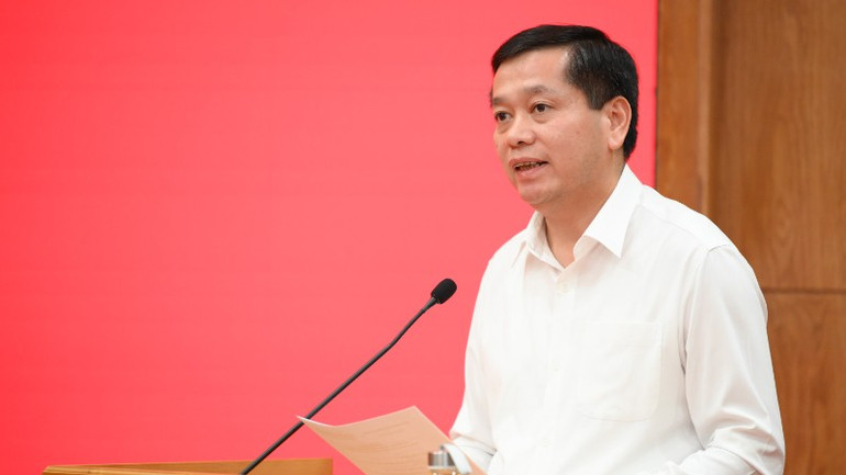 Phó Bí thư Thường trực Đảng ủy các cơ quan Đảng Trung ương Nguyễn Long Hải báo cáo tóm tắt về công tác chuẩn bị Đại hội.