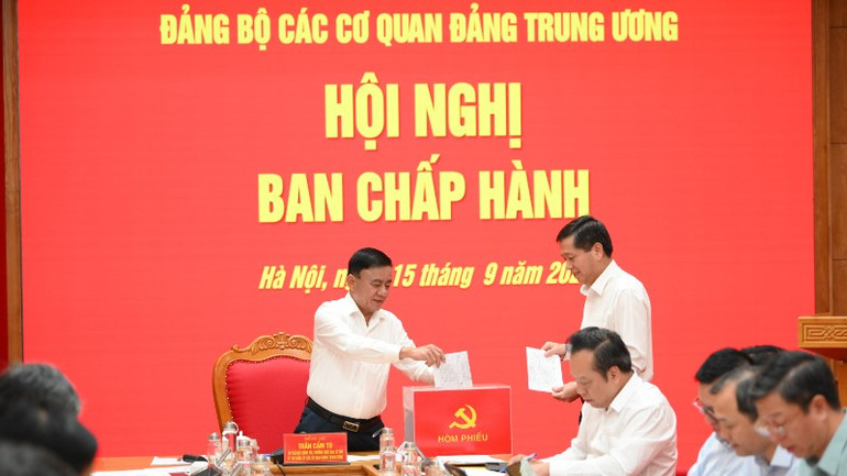 Hội nghị thực hiện quy trình giới thiệu nhân sự đại biểu dự Đại hội XIV của Đảng.