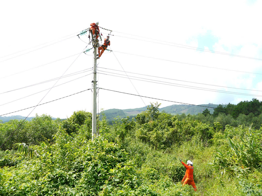 PC Lạng Sơn triển khai đồng bộ các giải pháp đảm bảo điện phục vụ khách hàng