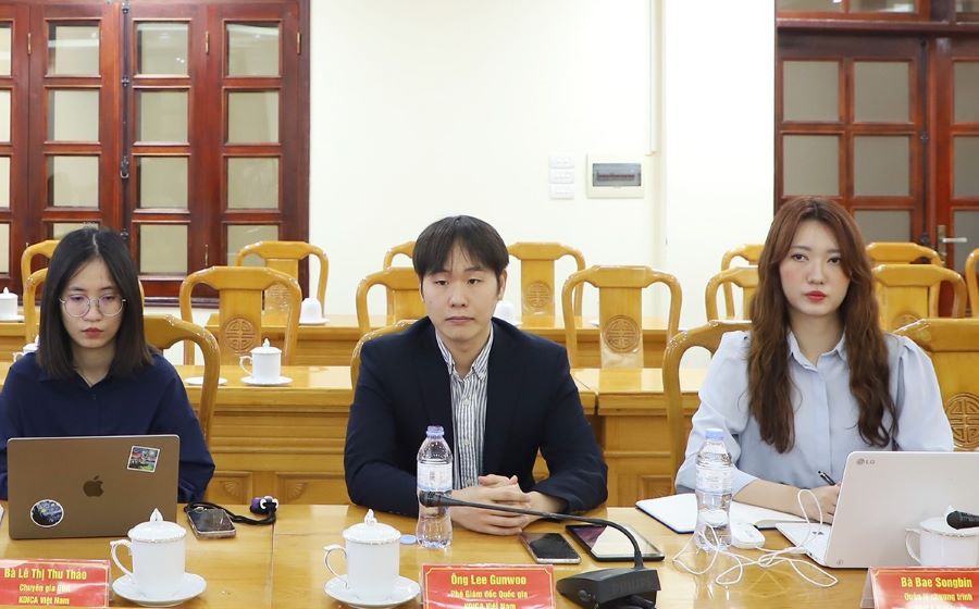 Ông Lee Gunwoo - Phó Giám đốc Quốc gia KOICA Việt Nam thông tin về kết quả khảo sát và nội dung dự án.