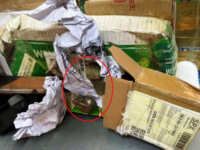 Nghệ An: Dùng chiêu bán mô hình hoạt hình giả để lừa đảo, giao gạch cho khách