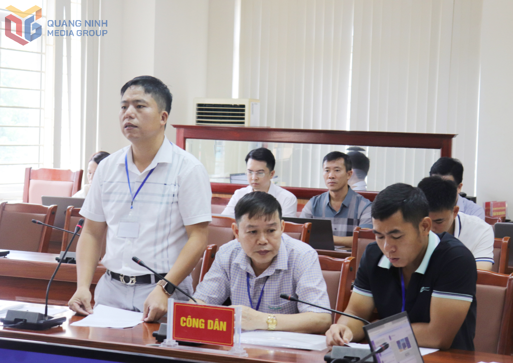 Đại diện người dân đã ký hợp đồng góp vốn tại dự án khu đô thị Thanh Thắng, phường Cao Xanh nêu kiến nghị tại buổi tiếp công dân. Đại diện người dân đã ký hợp đồng góp vốn tại dự án khu đô thị Thanh Thắng, phường Cao Xanh nêu kiến nghị tại buổi tiếp công dân.