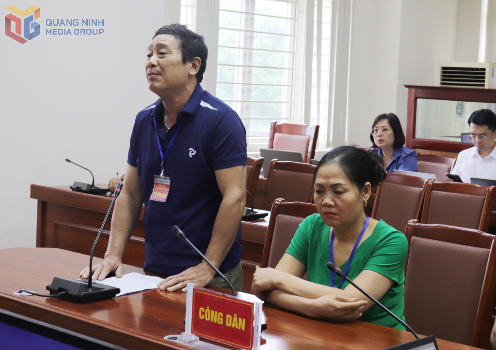 Đại diện hộ dân sinh sống tại chung cư CC1, khu Tân Lập 7, phường Quang Hanh nêu kiến nghị tại buổi tiếp. Đại diện hộ dân sinh sống tại chung cư CC1, khu Tân Lập 7, phường Quang Hanh nêu kiến nghị tại buổi tiếp.