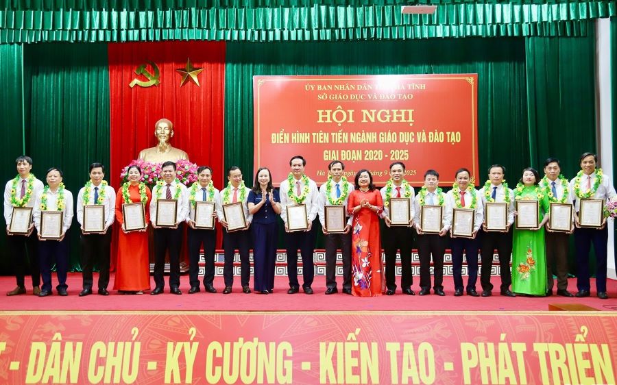 Ngành Giáo dục Hà Tĩnh vinh danh 155 tập thể, cá nhân điển hình tiên tiến