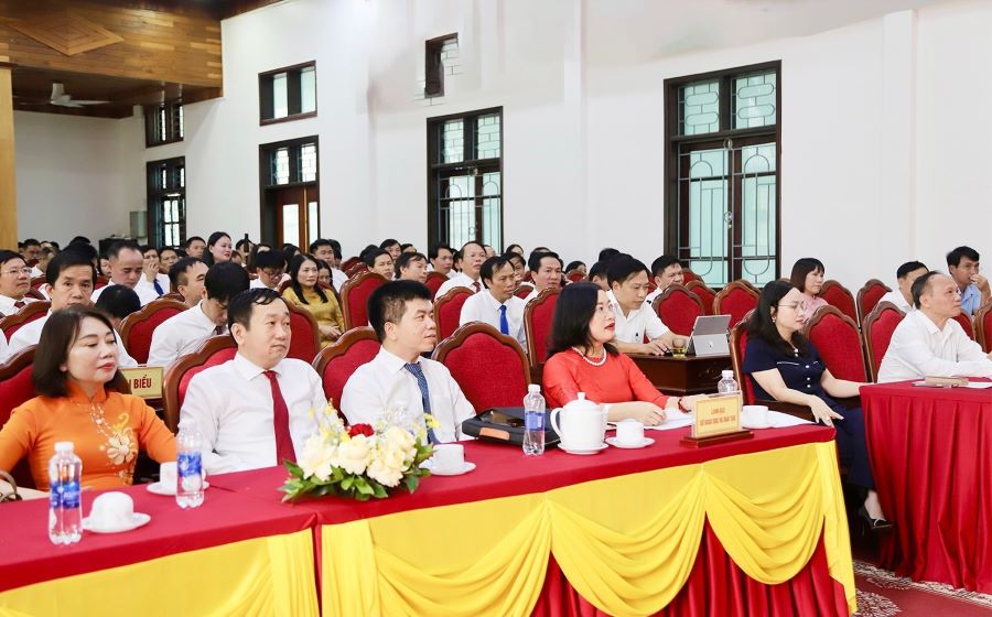 Đại biểu tham dự hội nghị.