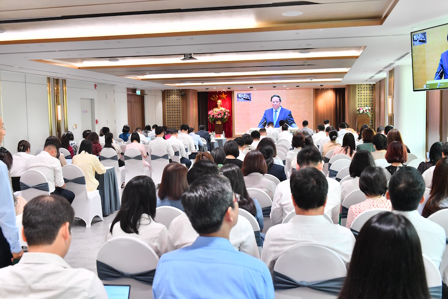 Toàn cảnh đại biểu Viecombank tham dự Hội nghị theo hình thức trực tuyến với điểm cầu tại Trụ sở chính Vietcombank. Ảnh: VCB