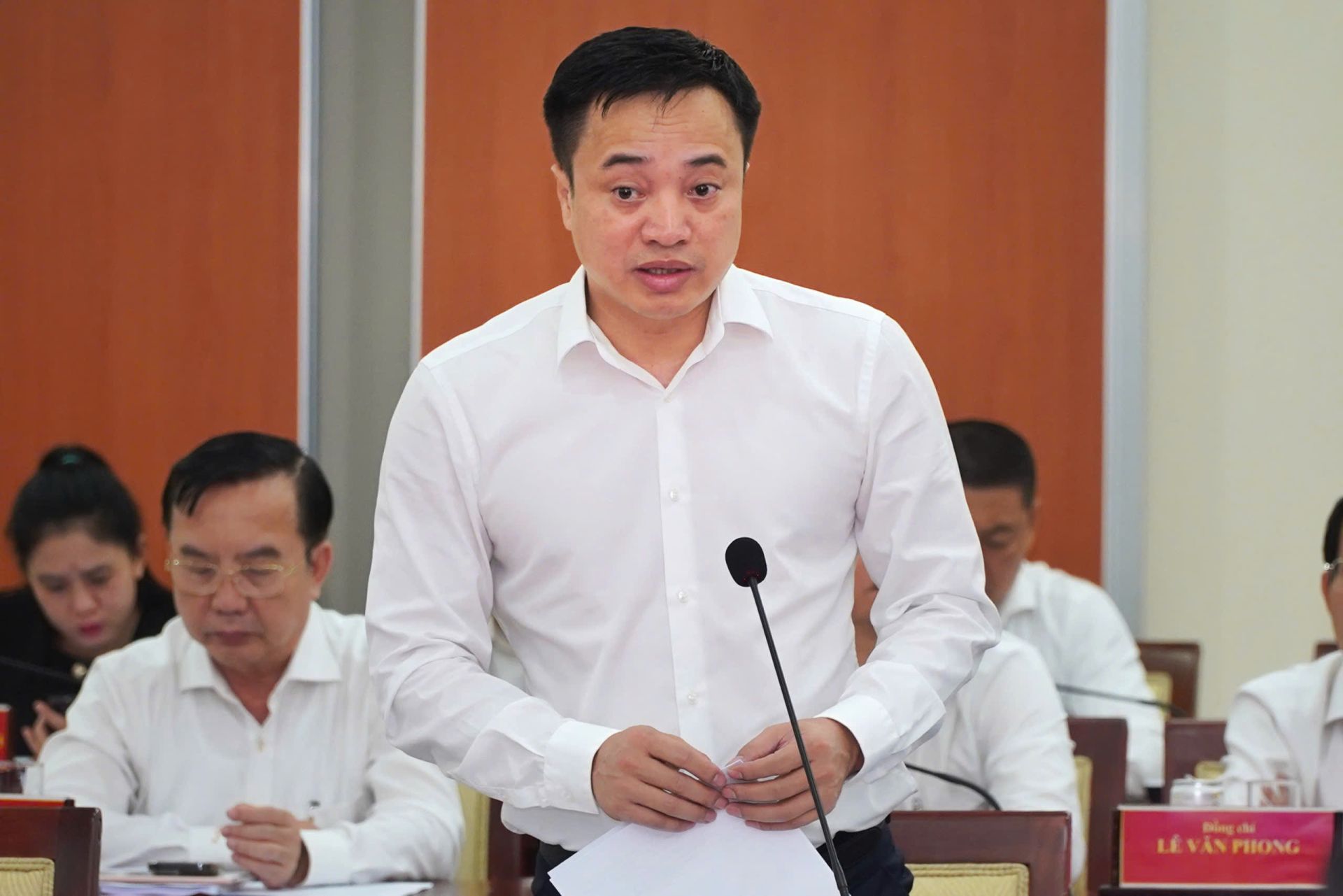 Giám đốc Công an TP. HCM báo cáo tại hội nghị