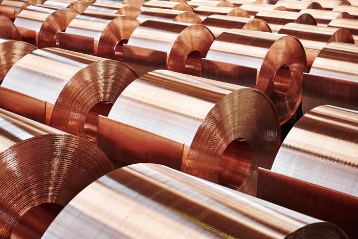 Trên sàn giao dịch Kim loại London (LME), giá đồng kỳ hạn 3 tháng tăng 0,9%.