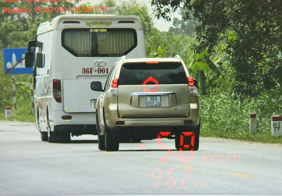 Phát hiện các trường hợp vi phạm tốc độ qua thiết bị kỹ thuật nghiệp vụ Phát hiện các trường hợp vi phạm tốc độ qua thiết bị kỹ thuật nghiệp vụ