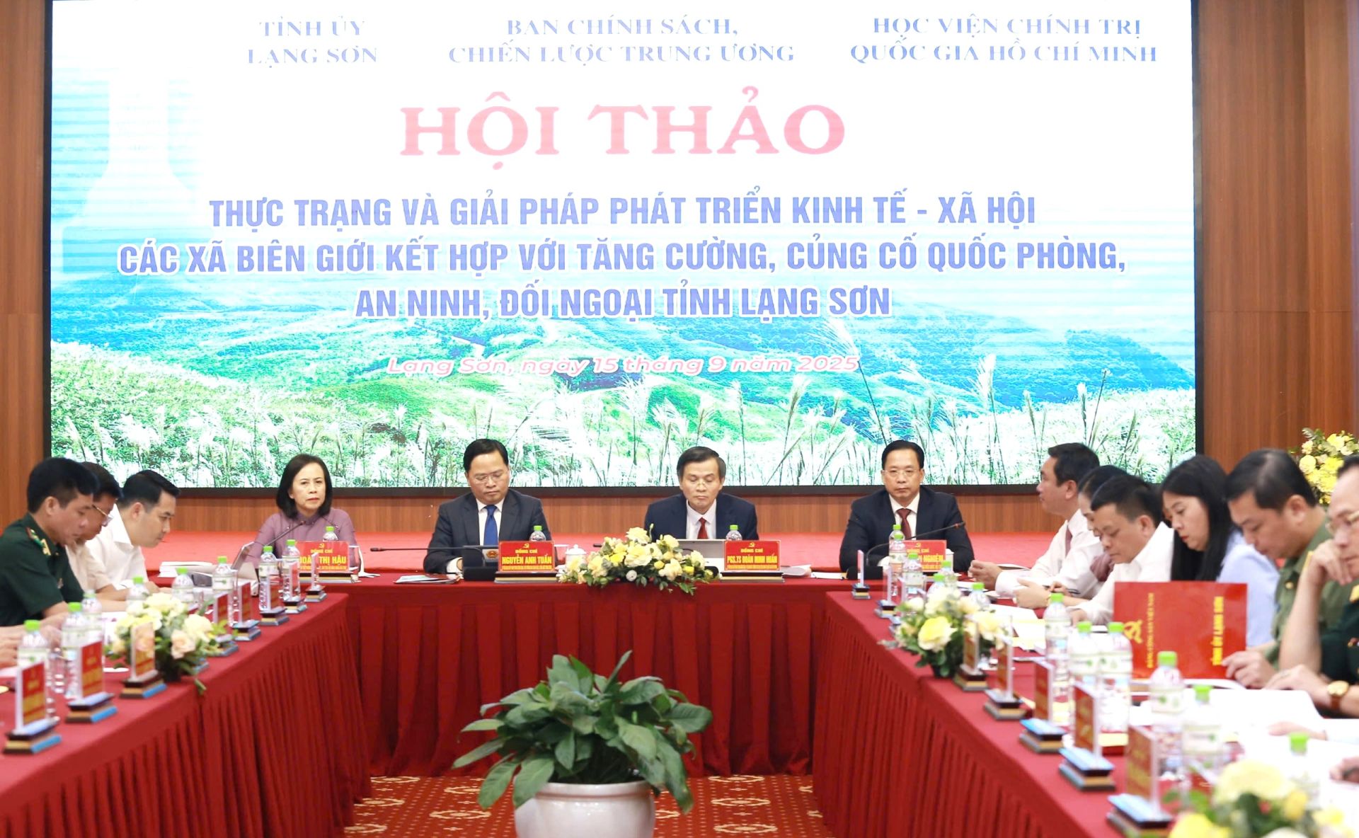 Các đại biểu tham dự hội thảo