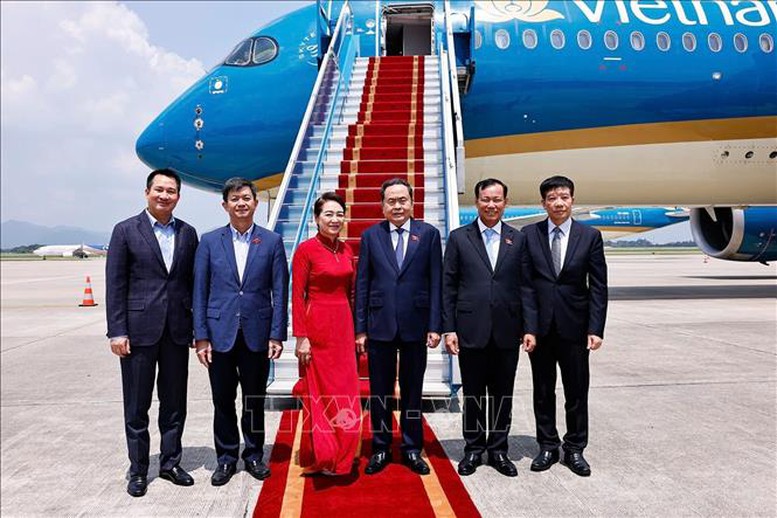 Chủ tịch Quốc hội Trần Thanh Mẫn cùng Phu nhân lên đường tham dự Đại hội đồng AIPA-46 và thăm chính thức Malaysia - Ảnh: TTXVN