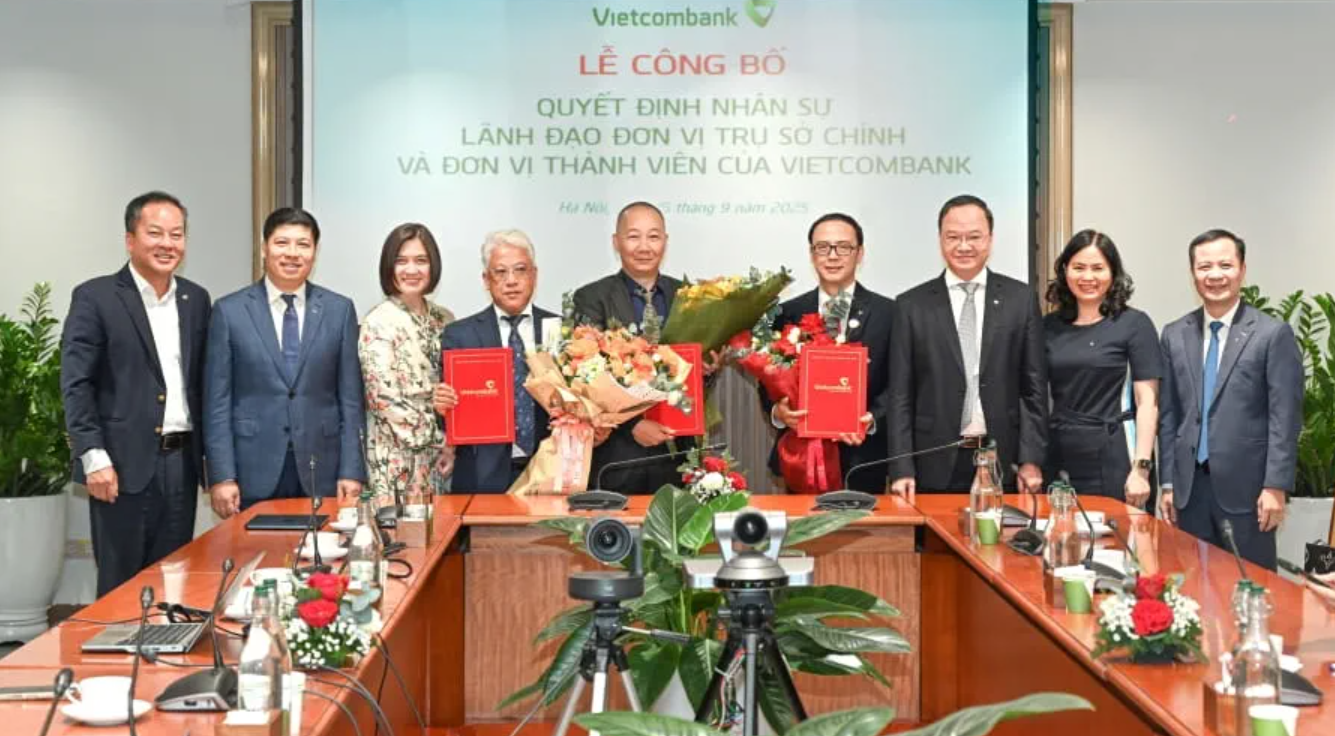 Vietcombank tổ chức Lễ công bố quyết định nhân sự tại Trụ sở chính và các đơn vị thành viên