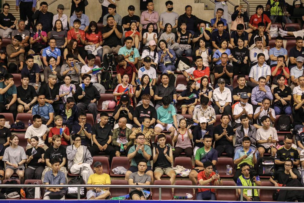 Không khí tại Nhà thi đấu Nguyễn Du suốt sáu ngày thi đấu luôn sôi động nhờ sự ủng hộ nhiệt tình từ hàng nghìn cổ động viên. Không khí tại Nhà thi đấu Nguyễn Du suốt sáu ngày thi đấu luôn sôi động nhờ sự ủng hộ nhiệt tình từ hàng nghìn cổ động viên.