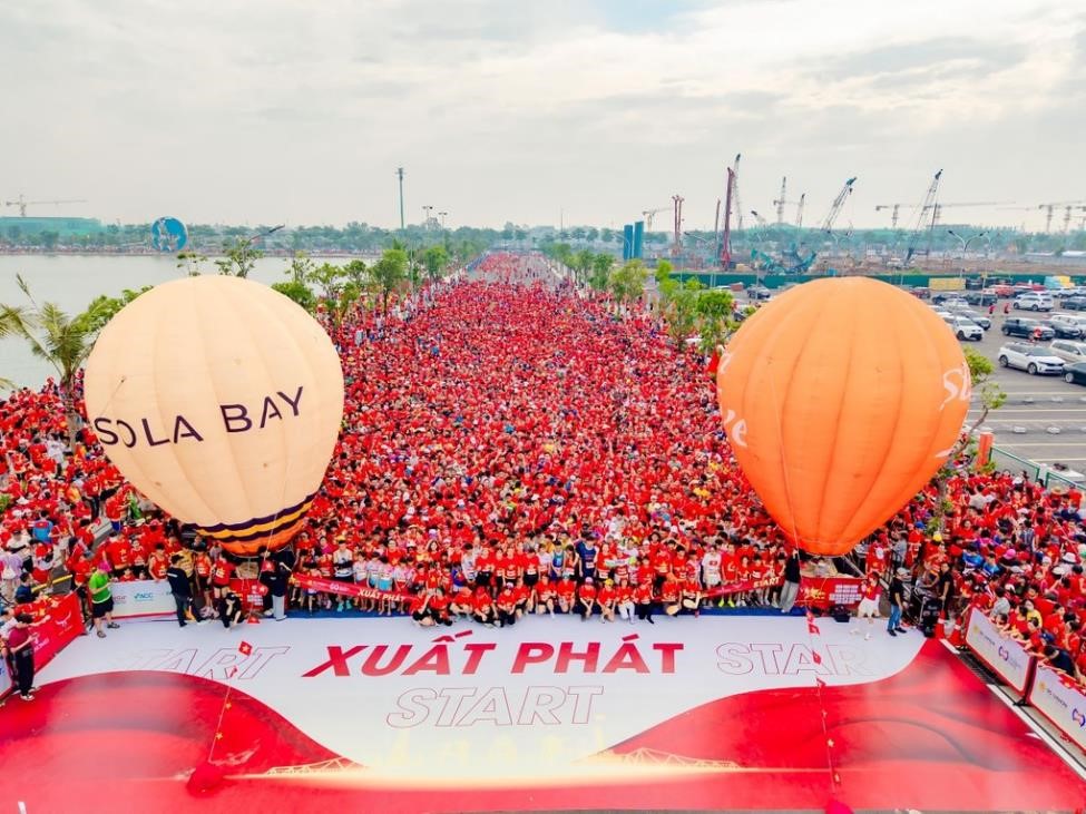 Giải chạy “Việt Nam tôi đó” tại VEC thu hút hơn 20.000 người tham gia, lập kỷ lục về giải chạy có số lượng người mặc áo cờ đỏ sao vàng lớn nhất Việt Nam Giải chạy “Việt Nam tôi đó” tại VEC thu hút hơn 20.000 người tham gia, lập kỷ lục về giải chạy có số lượng người mặc áo cờ đỏ sao vàng lớn nhất Việt Nam