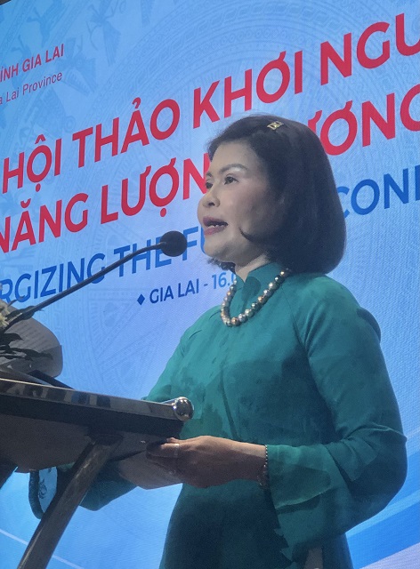 Bà Mai Thị Ngọc Thủy trình bày tham luận. Ảnh: Viết Hiền Bà Mai Thị Ngọc Thủy trình bày tham luận. Ảnh: Viết Hiền