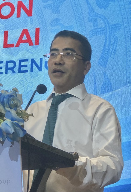 Ông Tăng Thế Hùng trình bày tham luận. Ảnh: VH Ông Tăng Thế Hùng trình bày tham luận. Ảnh: VH